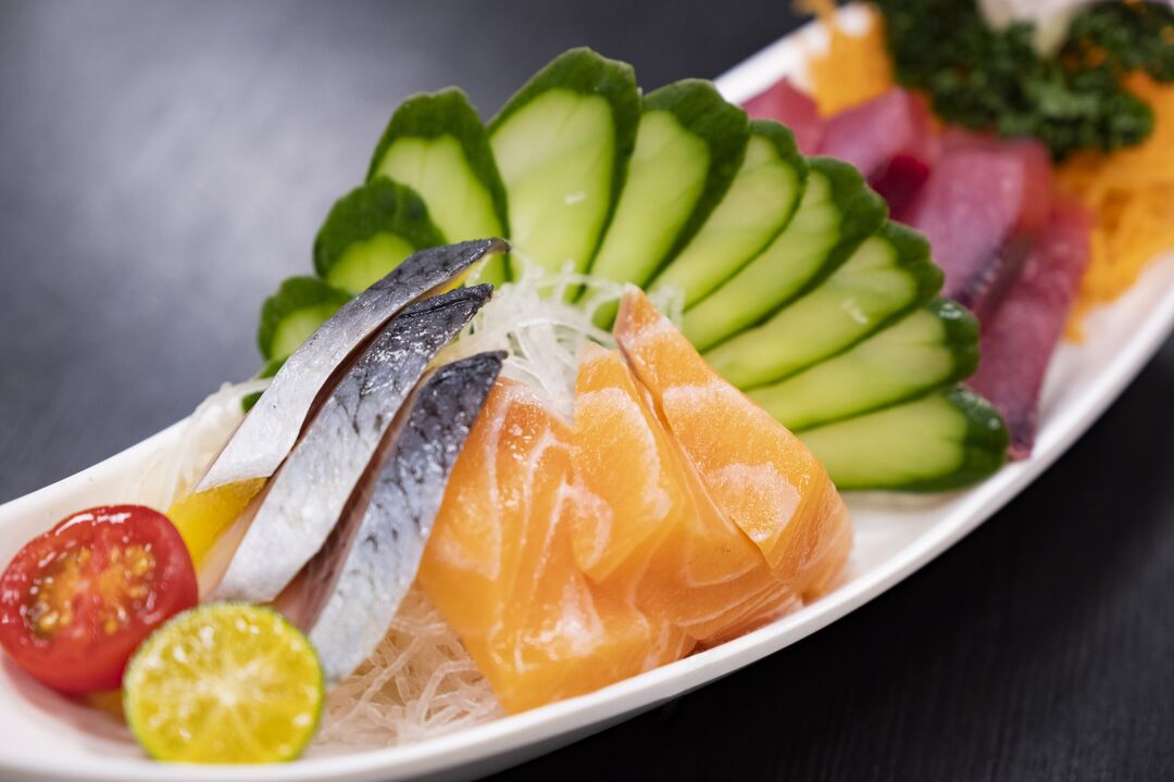 Peștele și legumele sunt părți sănătoase ale unei diete ceto cu conținut scăzut de carbohidrați