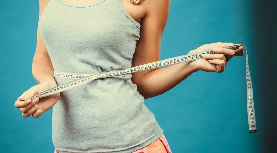 Slim girl corectează rezultatele pierderii în greutate într-o săptămână